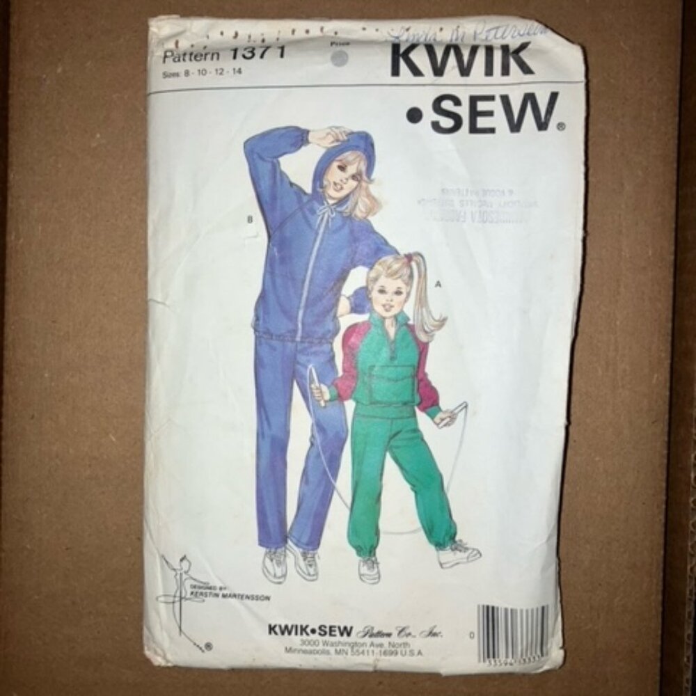 Kwik Sew Pattern #1371 Girls jogging suit hooded/not hooded zipped/pullover asis